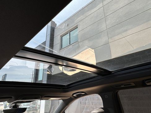 Used 2025 Cadillac XT6 Sport w/ Technology Package image 21