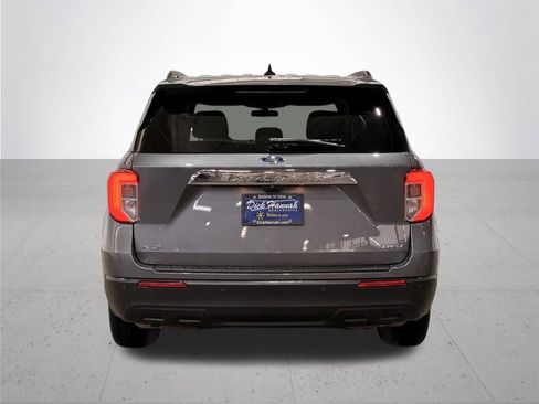 Used 2022 Ford Explorer XLT image 11
