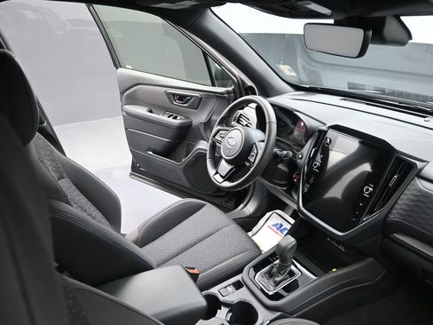 Used 2025 Subaru Forester Premium w/ Convenience Package #1 image 16