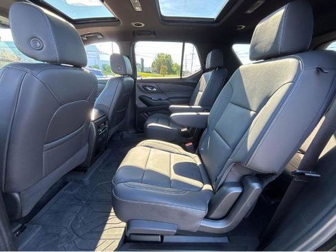 Used 2023 Chevrolet Traverse LT w/ LT Premium Package AWD/4WD image 18