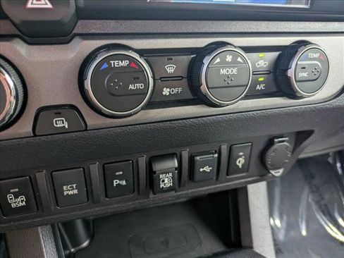 Used 2021 Toyota Tacoma TRD Off-Road w/ Technology Package AWD/4WD image 14
