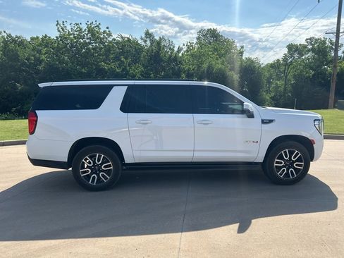Used 2023 GMC Yukon XL AT4 w/ AT4 Premium Package AWD/4WD image 4