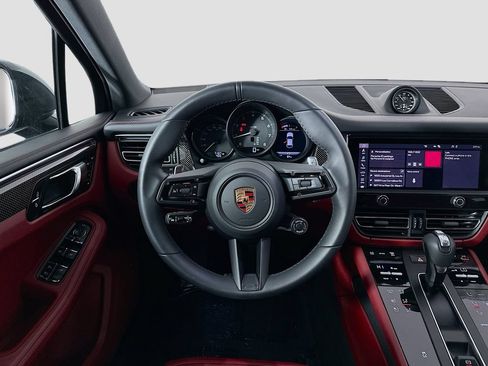 Certified 2025 Porsche Macan AWD/4WD image 24