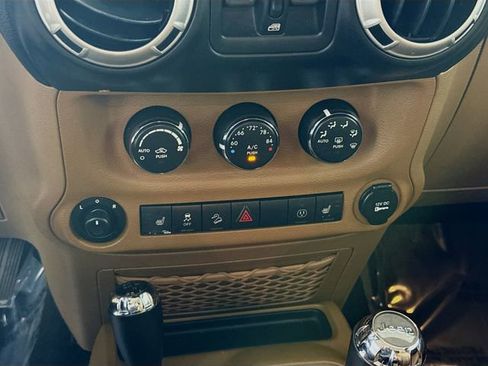 Used 2014 Jeep Wrangler Unlimited Sahara w/ Dual Top Group AWD/4WD image 14
