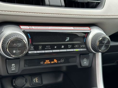 Used 2025 Toyota RAV4 XLE w/ Convenience Package image 18