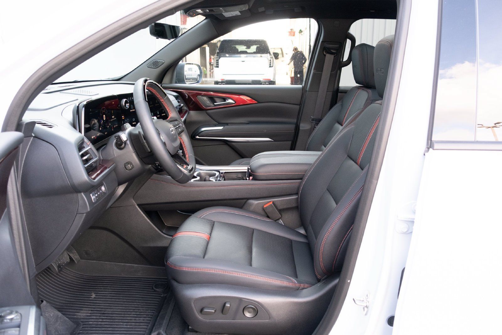 Used 2026 Chevrolet Traverse RS AWD/4WD image 9