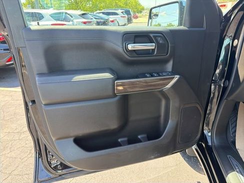 Used 2022 Chevrolet Silverado 1500 LT AWD/4WD image 11