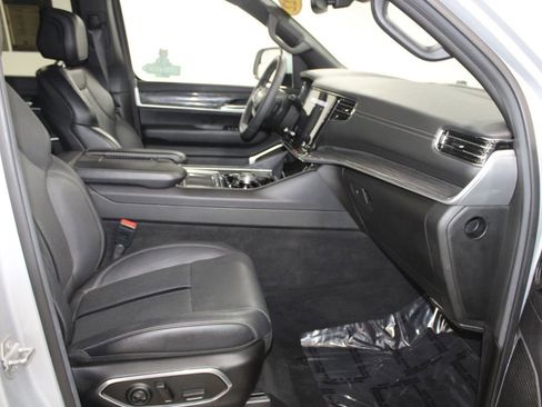 Used 2022 Jeep Wagoneer Series II image 28