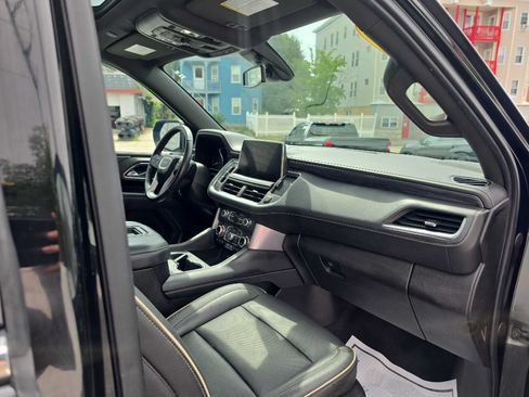 Used 2021 GMC Yukon SLT w/ Rear Media and Nav Package AWD/4WD image 16