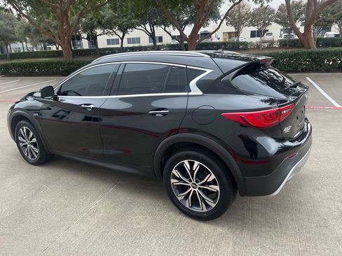 Used 2017 INFINITI QX30 Premium w/ Cargo Package image 6
