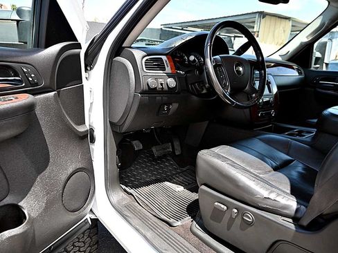 Used 2009 Chevrolet Silverado 2500 LTZ AWD/4WD image 23