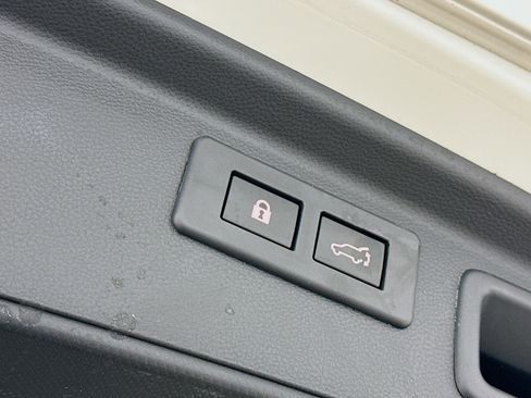 Used 2023 Subaru Forester Premium image 31