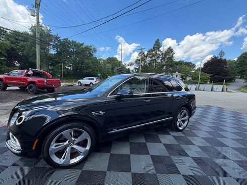 Used 2020 Bentley Bentayga Plug-In Hybrid AWD/4WD image 8