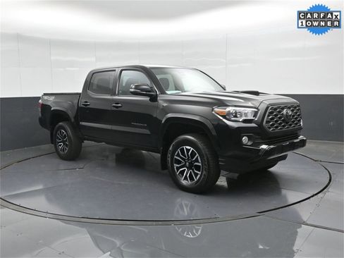 Used 2023 Toyota Tacoma TRD Sport image 2