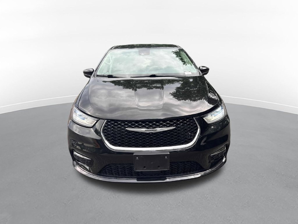 Used 2023 Chrysler Pacifica Touring-L FWD image 3