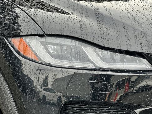 Used 2021 Jaguar F-PACE S image 12