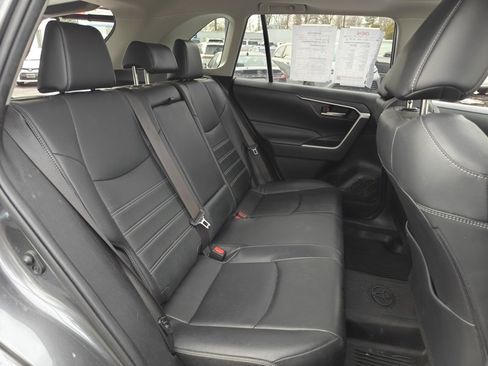 Used 2019 Toyota RAV4 XLE Premium image 16