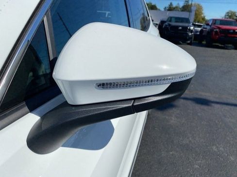 New 2025 Volkswagen Tiguan SE image 13