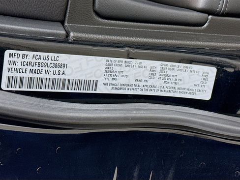 Used 2020 Jeep Grand Cherokee Limited image 31