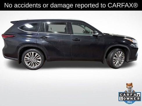 Used 2024 Toyota Highlander Platinum image 3