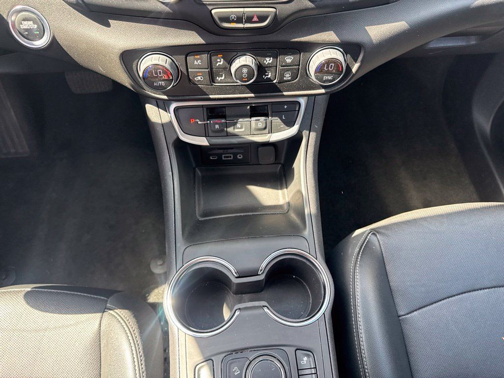 Used 2024 GMC Terrain SLT AWD/4WD image 19