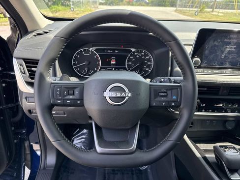 Used 2025 Nissan Rogue SV w/ SV Premium Package FWD image 24