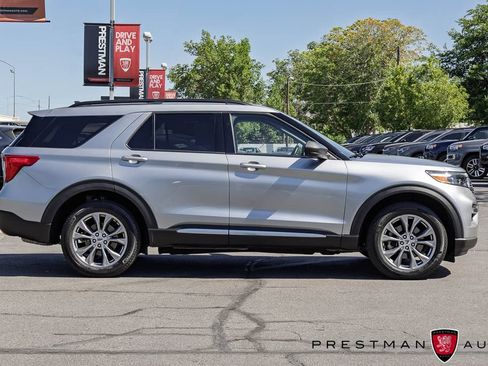 Used 2022 Ford Explorer XLT w/ Equipment Group 202A AWD/4WD image 18