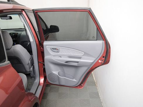 Used 2005 Hyundai Tucson GL FWD image 13