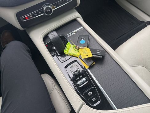 Used 2020 Volvo XC90 T8 Momentum w/ Protection Package Premier image 30