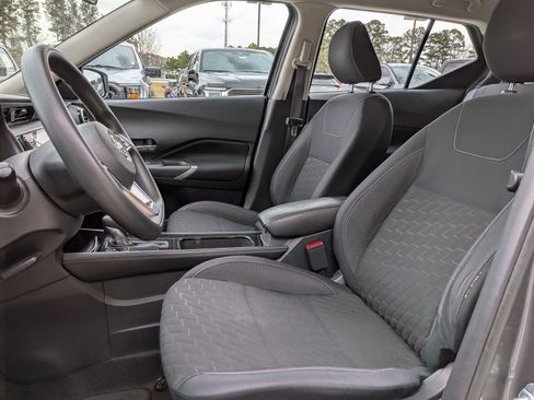 Used 2022 Nissan Kicks SV image 11