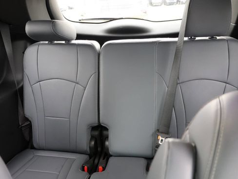 Used 2023 Buick Enclave Essence w/ Sport Touring Edition image 17