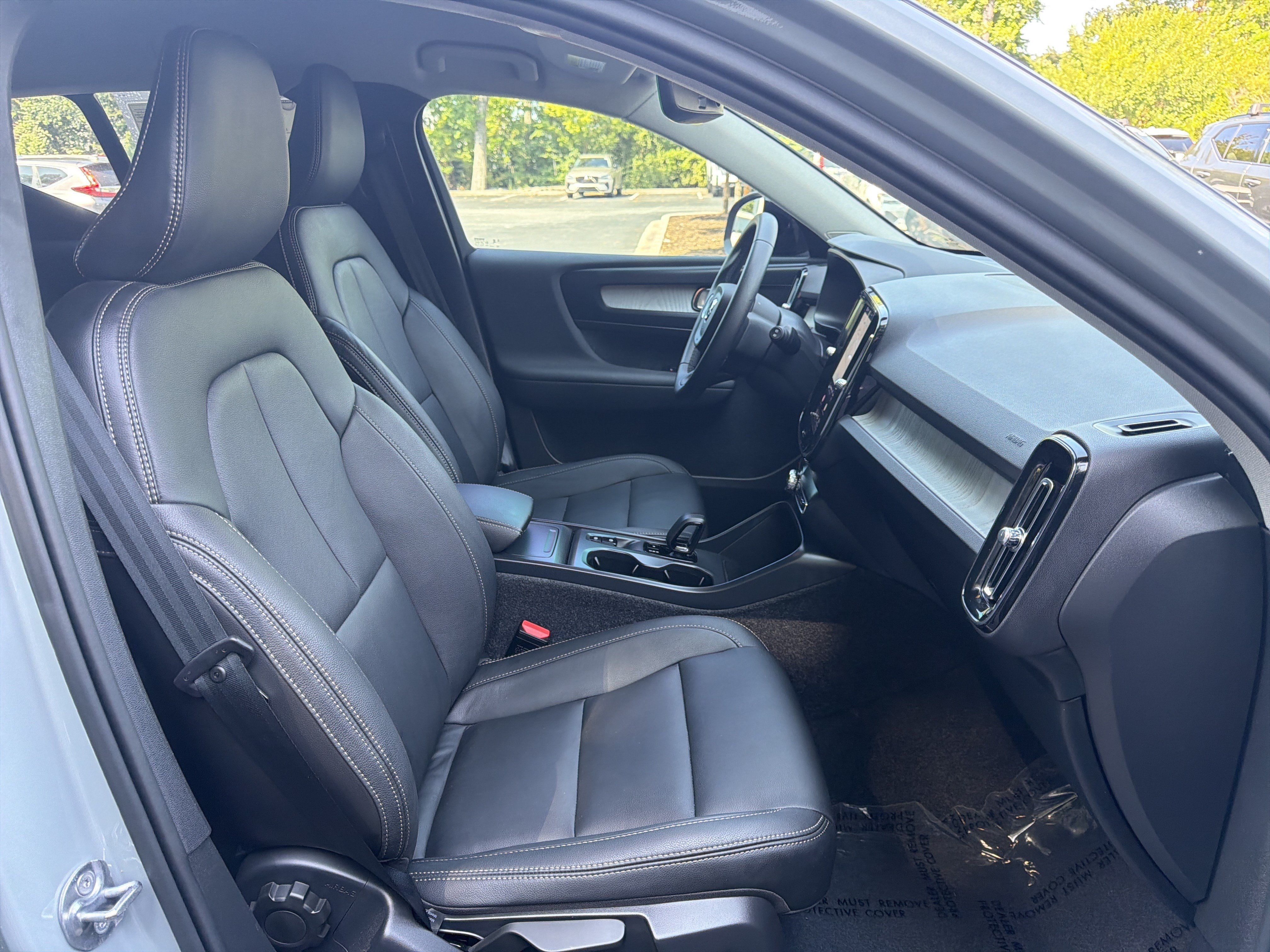 Certified 2026 Volvo XC40 B4 Core FWD image 73