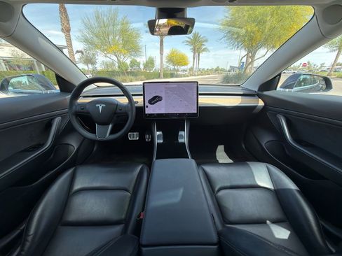 Used 2020 Tesla Model 3 Standard Range image 11