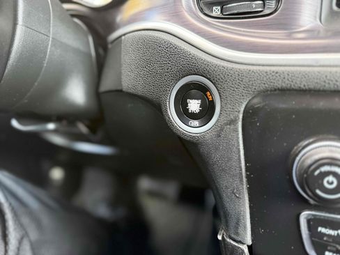 Used 2018 Dodge Charger SXT w/ Blacktop Package image 20