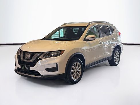 Used 2017 Nissan Rogue SV image 3