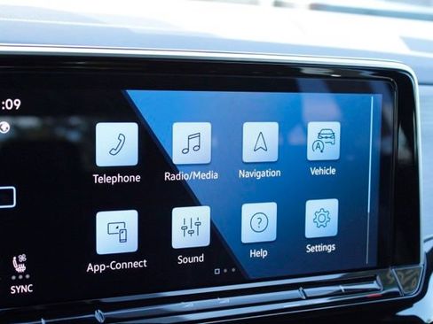 Used 2026 Volkswagen Atlas Cross Sport SE w/ Panoramic Sunroof Package AWD/4WD image 25