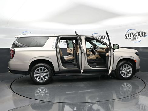 Used 2024 Chevrolet Suburban Premier RWD image 36