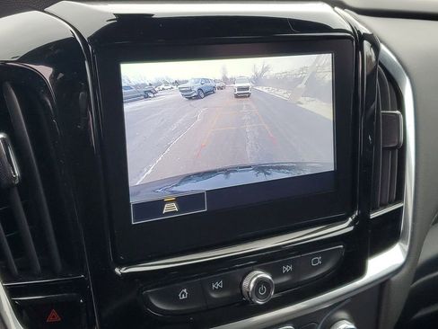 Used 2023 Chevrolet Traverse LT image 17