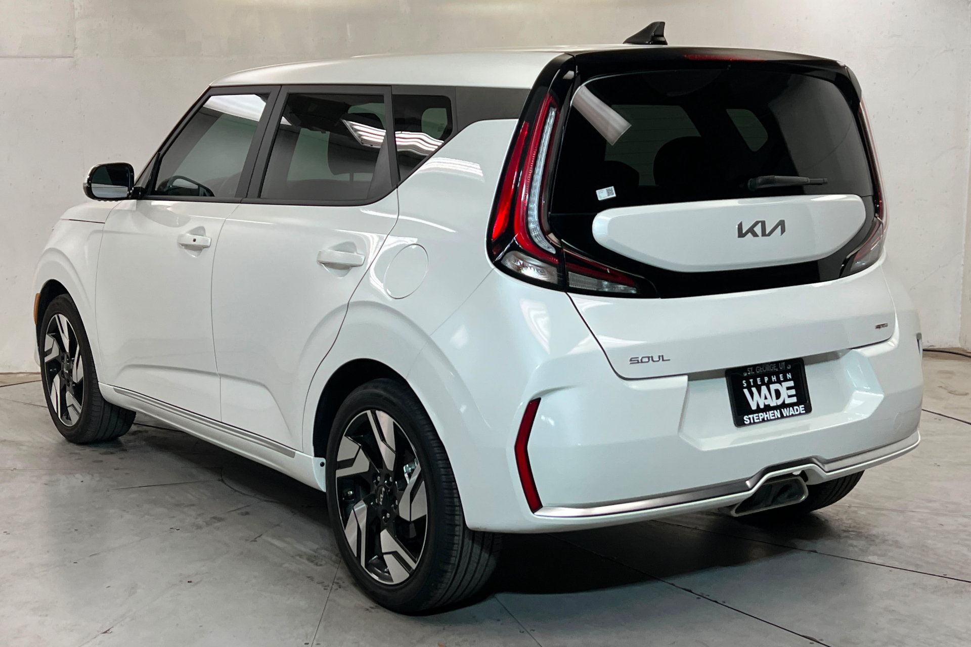 Used 2025 Kia Soul GT-Line w/ GT-Line Technology Package FWD image 3