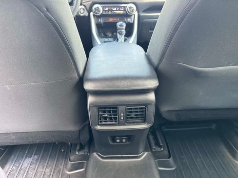 Used 2020 Toyota RAV4 XLE FWD image 17