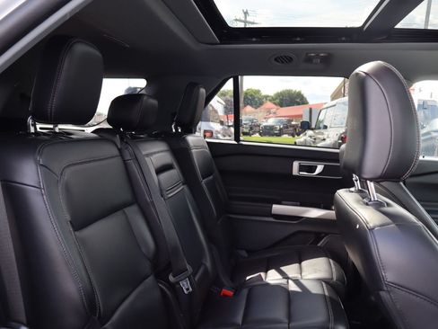 Used 2023 Ford Explorer XLT w/ Equipment Group 202A AWD/4WD image 33