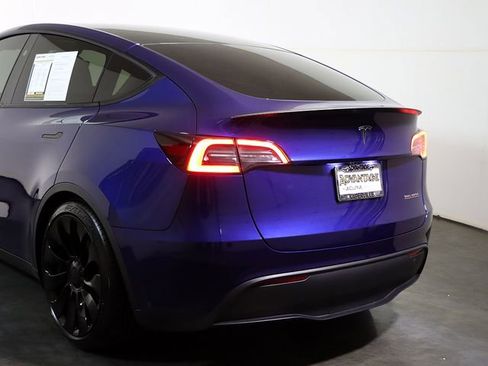 Used 2024 Tesla Model Y Performance image 11