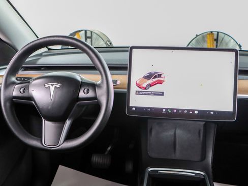 Used 2025 Tesla Model Y Long Range image 16