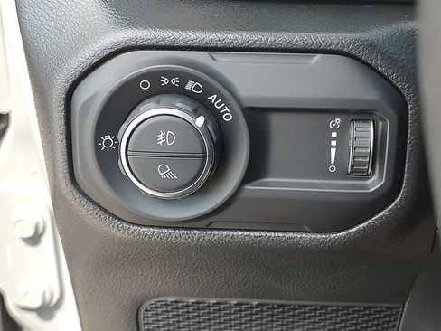 Used 2023 Jeep Gladiator Sport AWD/4WD image 25