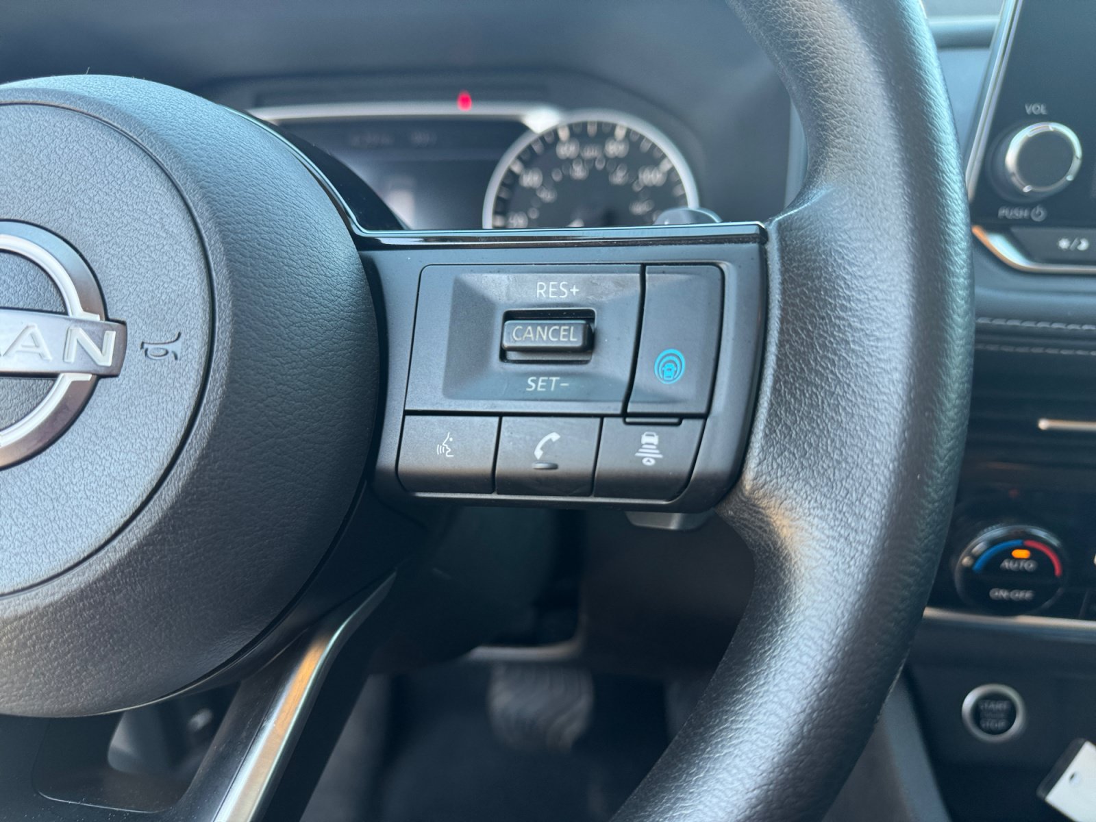 Used 2022 Nissan Rogue SV AWD/4WD image 22