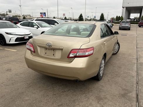 Used 2011 Toyota Camry LE image 5