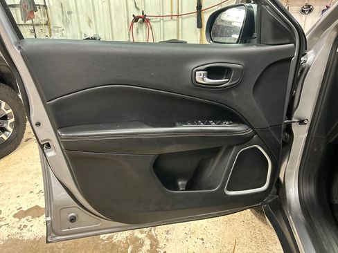 Used 2018 Jeep Compass Latitude AWD/4WD image 15