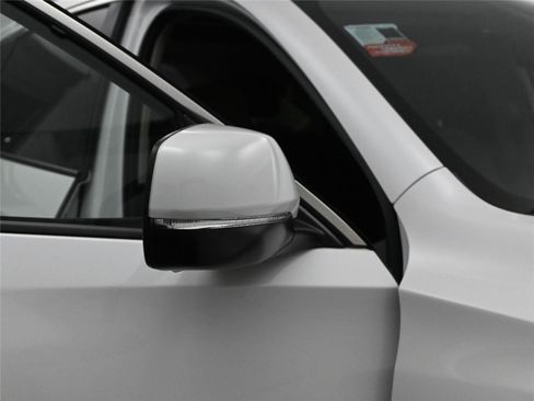 Used 2024 Acura RDX SH-AWD w/ Technology Package image 17