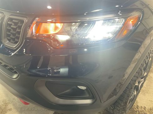 Used 2024 Jeep Compass Trailhawk w/ Trailhawk Convenience Group AWD/4WD image 18