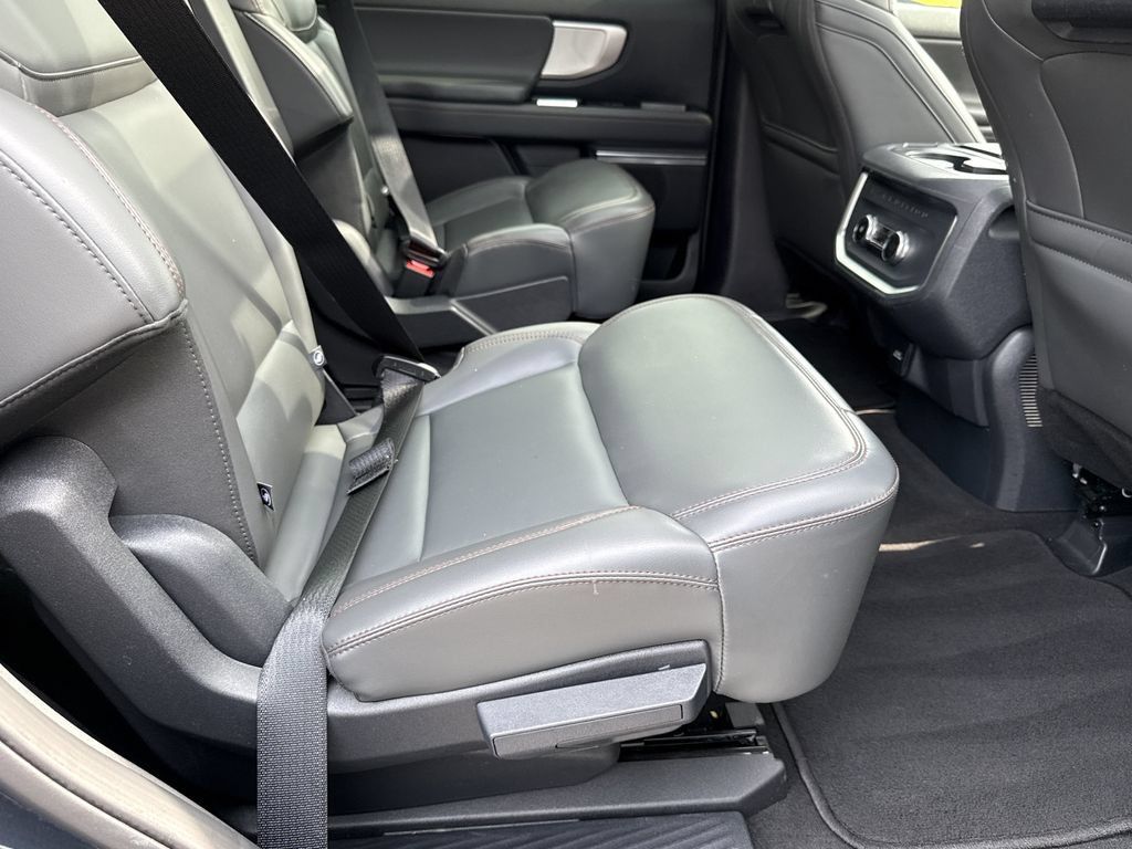 Used 2025 Ford Expedition Active AWD/4WD image 15